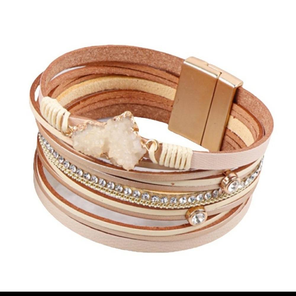 Beautiful ivory irregular vegan leather heart stone banded magnetic
